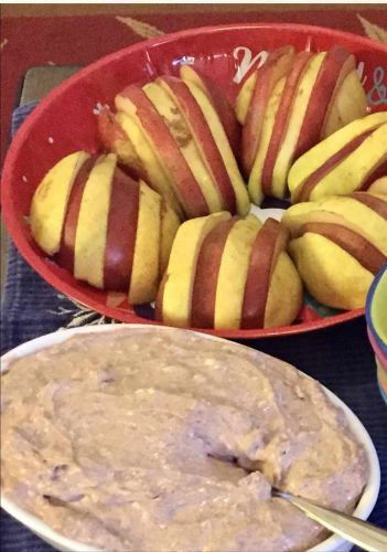 Fresh Pears with Cinnamon Cream Cheese Dip