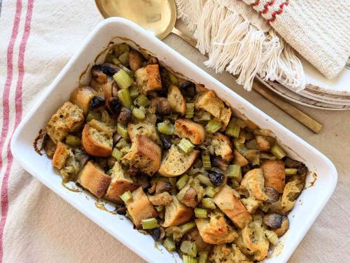 Vegan Mushroom Thanksgiving Stuffing