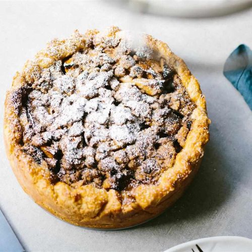 Caramelized Maple Apple Pie with Candied Bacon Crumble