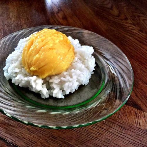 Sweet Sticky Rice with Mangoes