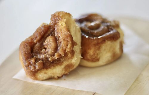 Gooey Caramel Cinnamon Rolls