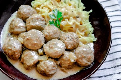 Easy Slow Cooker Swedish Meatballs