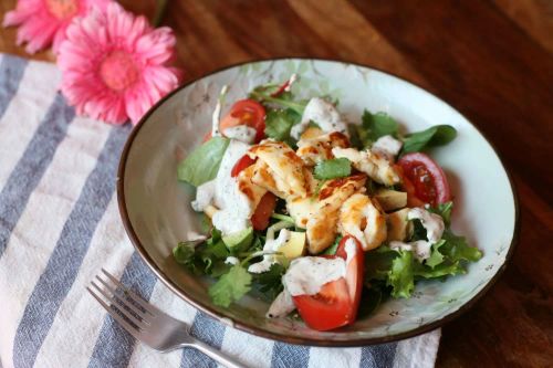 Simple Salad with Halloumi