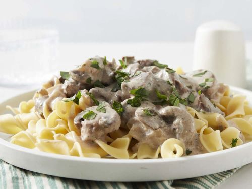 Easy Slow Cooker Beef Stroganoff