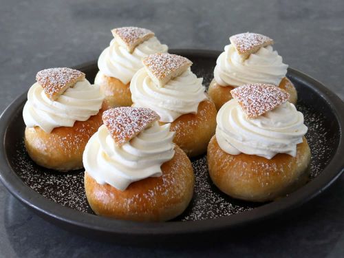 Semla (Swedish Fat Tuesday Buns)