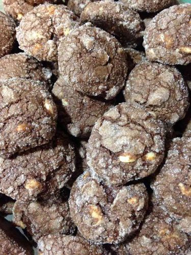 Fudgy Chocolate Crackle Cookies