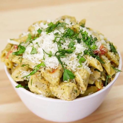 One-Pan Garlic Chicken Pesto Pasta