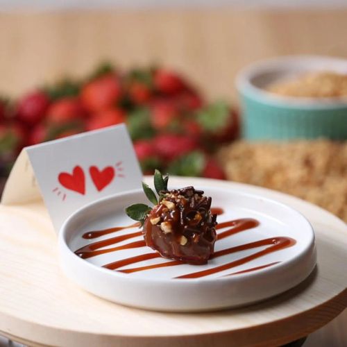 Chocolate Covered Strawberries: Chocoholics