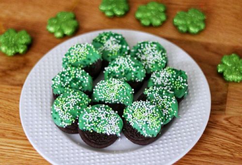 St. Patrick's Day Chocolate-Covered Oreos®