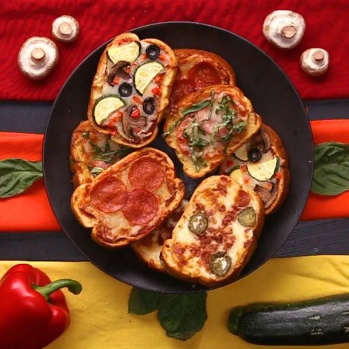 15-Minute Garlic Bread Pizza